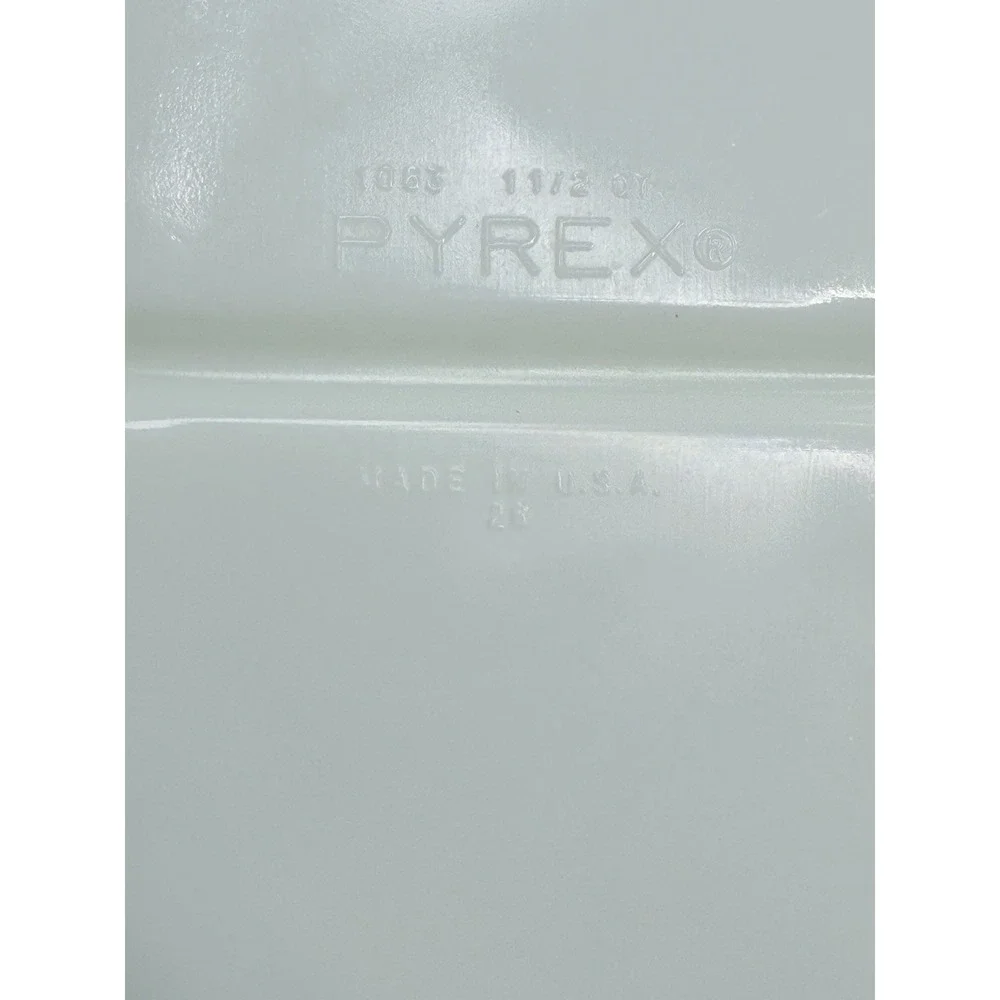 Pyrex Serving Dish Milk Glass 1-1/2 Quart Divided 1083 White Vintage